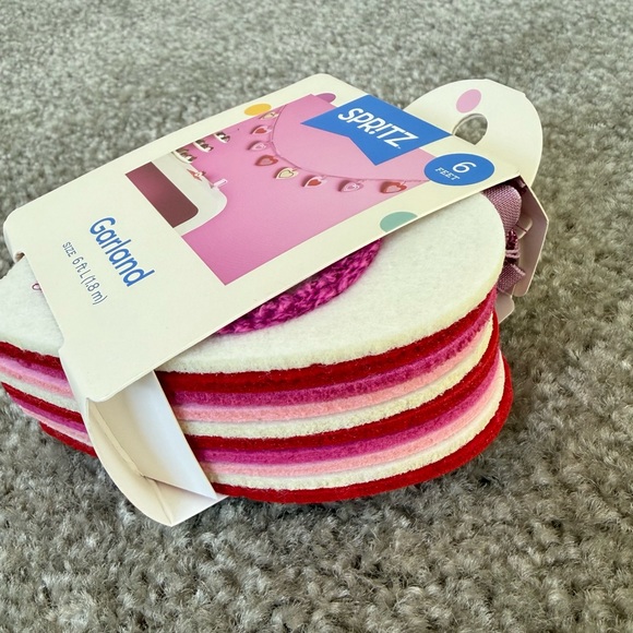 Two TARGET SPRITZ  HEART GARLAND 2PK - Total 12 Feet NWT - Picture 7 of 7